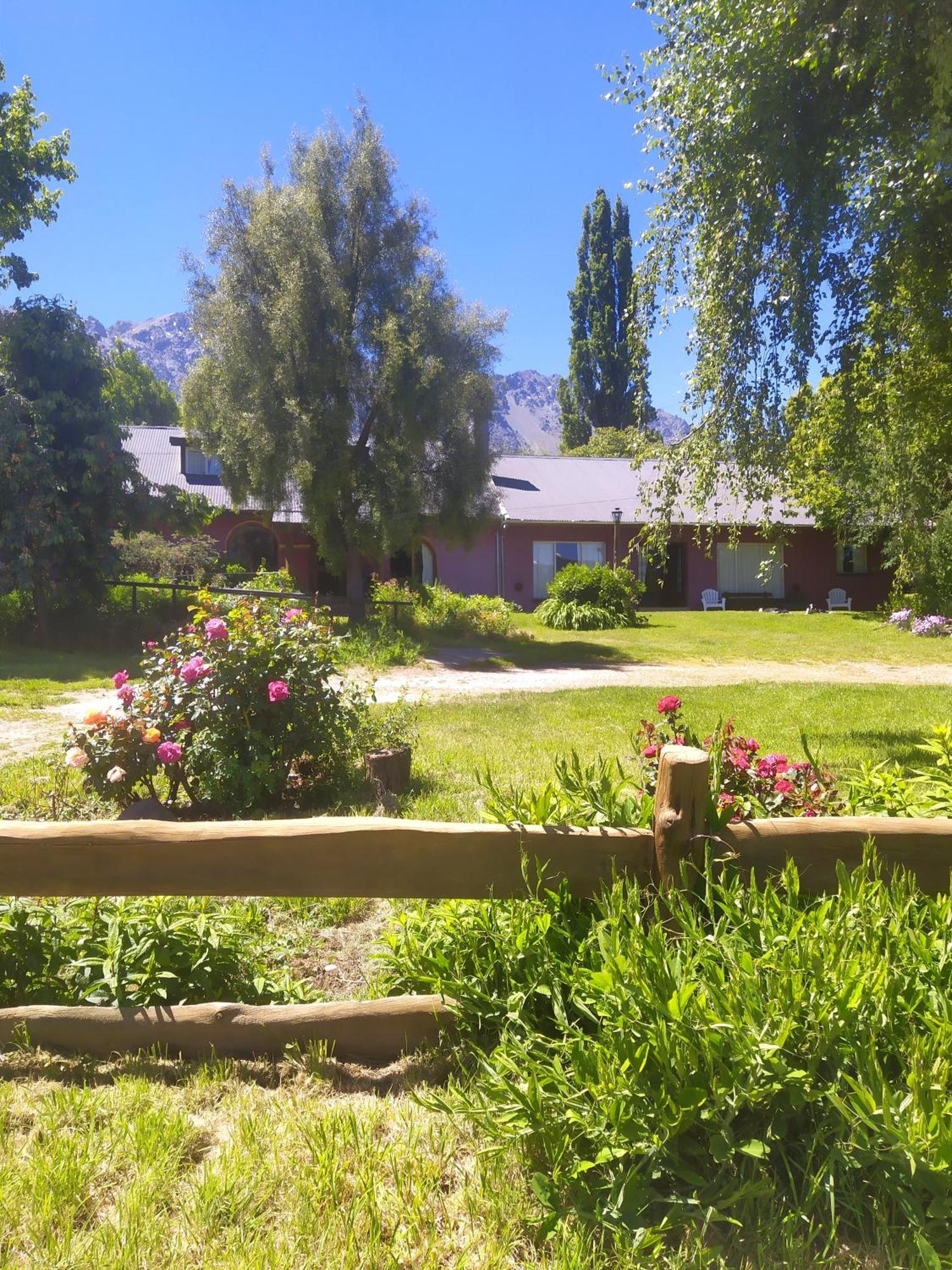 Hosteria Villa Turismo El Bolsón Esterno foto